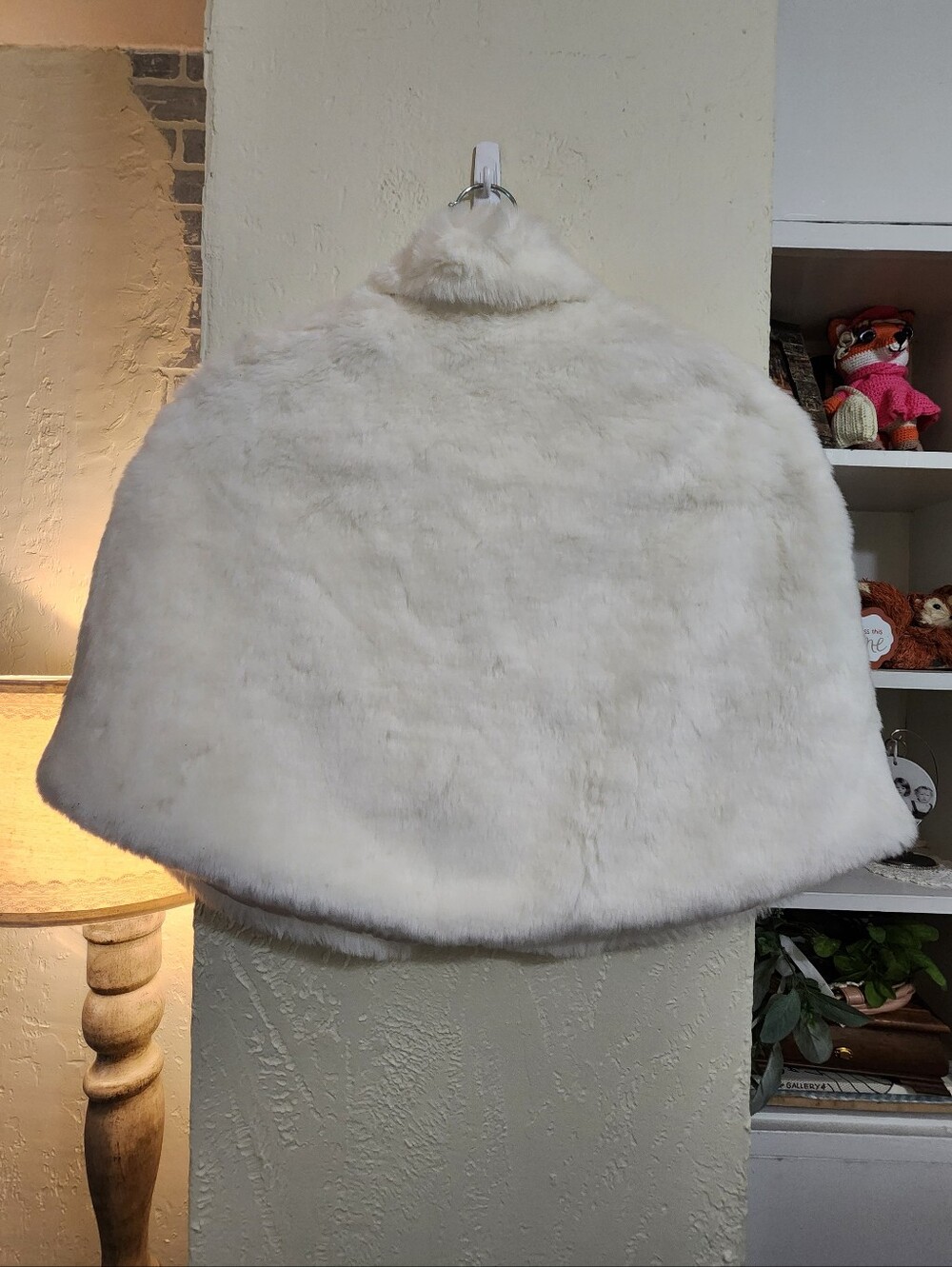 David's Bridal Fuax Fur Miss White Cape With Hook NWT - Picture 2 of 7